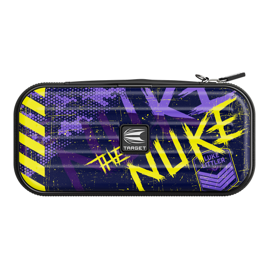 Estuche para dardos Target Takoma Luke Littler Das Bild zeigt das Produkt "Target Takoma Luke Littler Dartcase" mit einem auffälligen Design in Lila und Gelb. Auf dem Etui steht in gelber Schrift "THE NUKE" sowie der Name "Luke Littler".